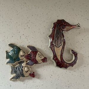 2000 Blue Sky Clay Works SEA HORSE & Fish Kissy Face Wall Art Heather Goldminc